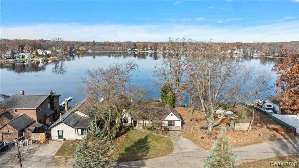 White Lake, MI,9492 Roundlake Boulevard