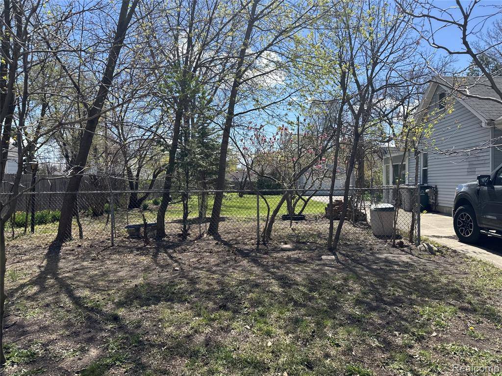 Hazel Park, MI 48030,1236 E Meyers Avenue