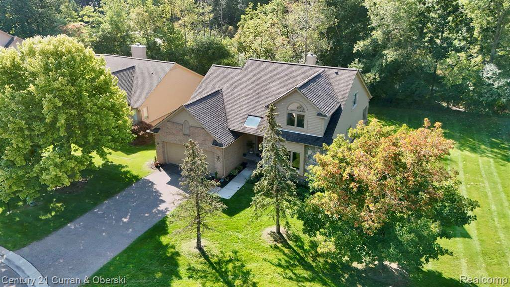 West Bloomfield, MI 48323,7065 Deerwood Trail