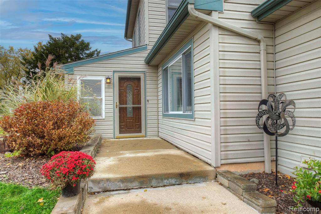 Walled Lake, MI 48390,212 Hillcroft Drive