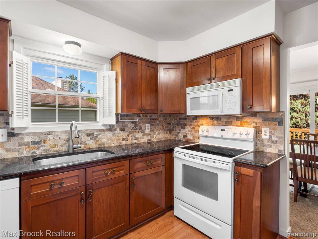 Novi, MI 48377,30951 Savannah Court