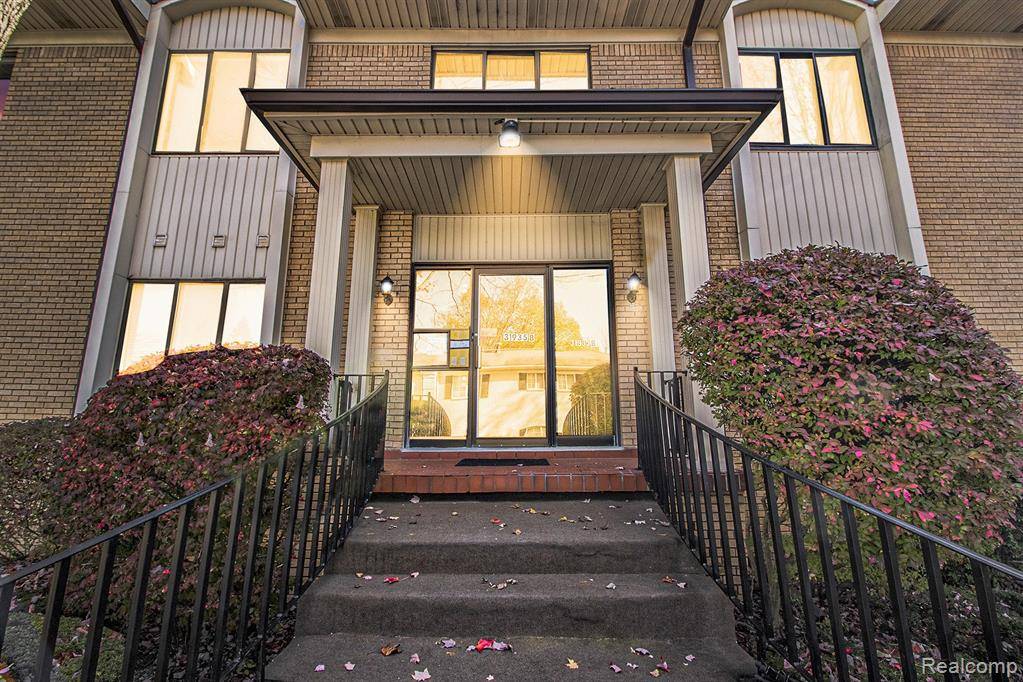 Farmington Hills, MI 48334,31935 W 14 Mile Road