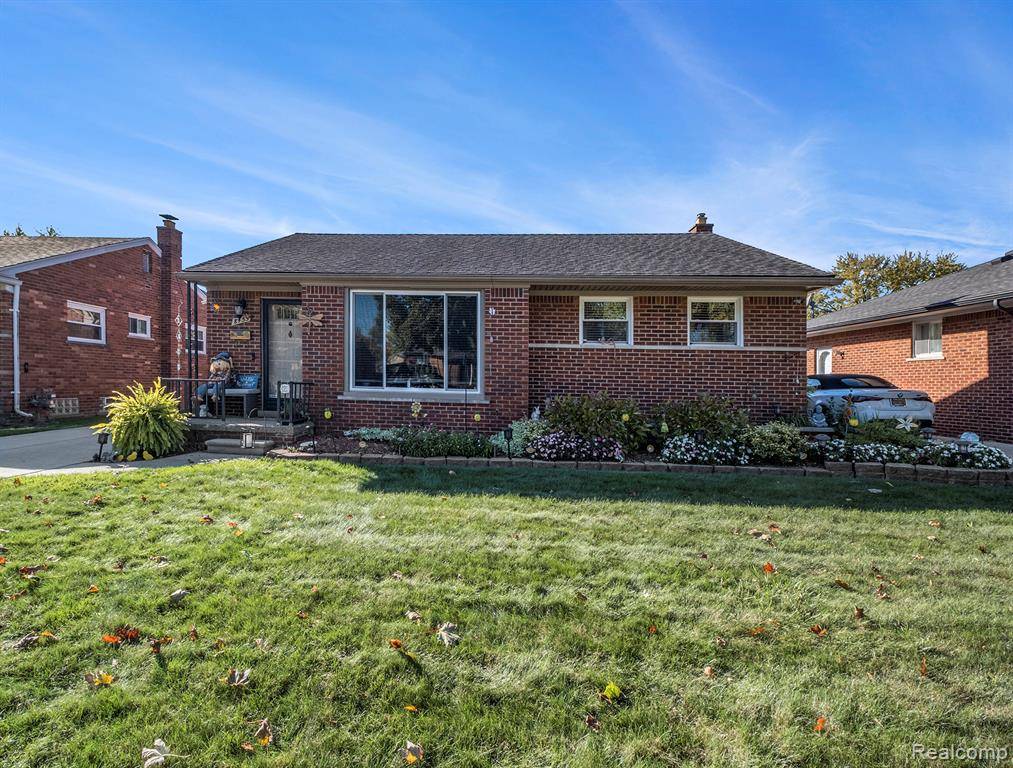 Dearborn Heights, MI 48127,8455 Salem Lane