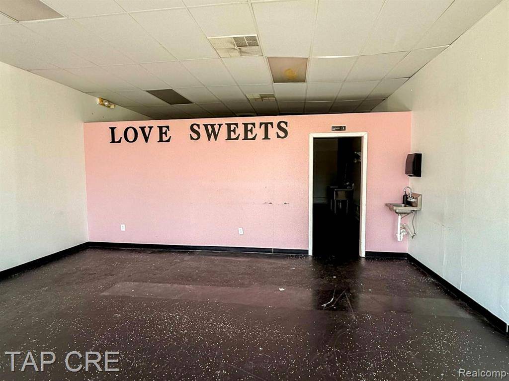 Warren, MI 48089,5113 E 9 Mile Road