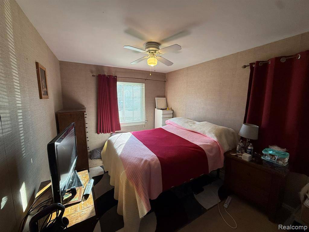 Saint Clair Shores, MI 48080,23301 Edsel Ford Court