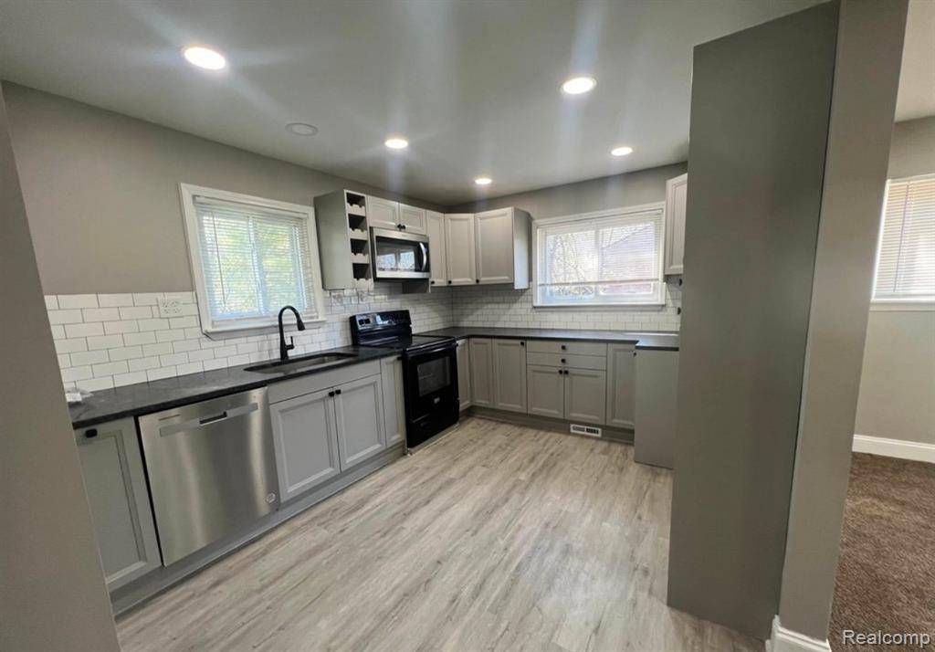 Southfield, MI 48076,28446 Sutherland Street