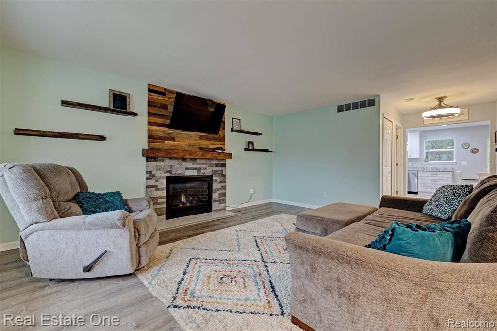 Holly, MI 48442,742 Marion Drive