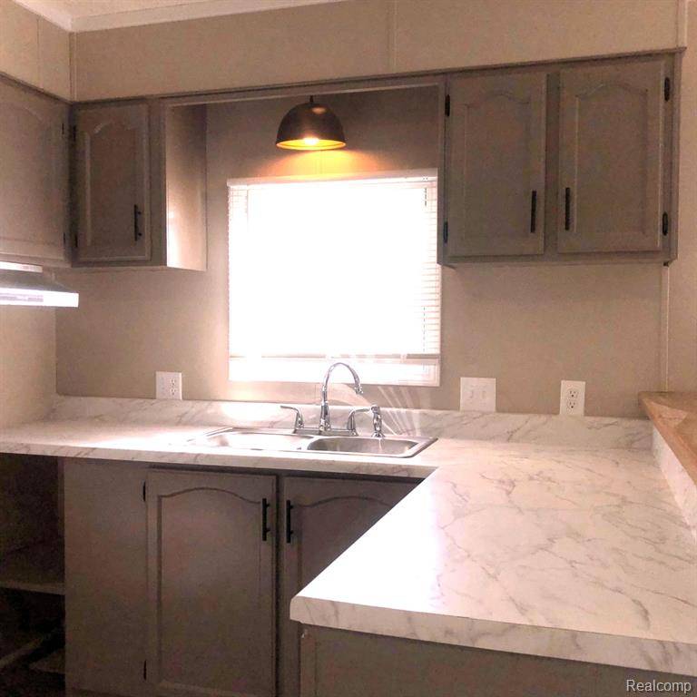 Jonesville, MI 49250,107 Pine Drive