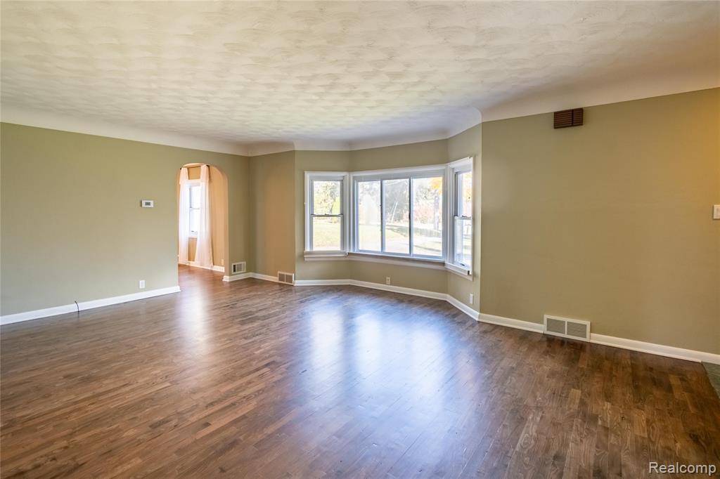 Grand Blanc, MI 48439,8354 Fenton Road