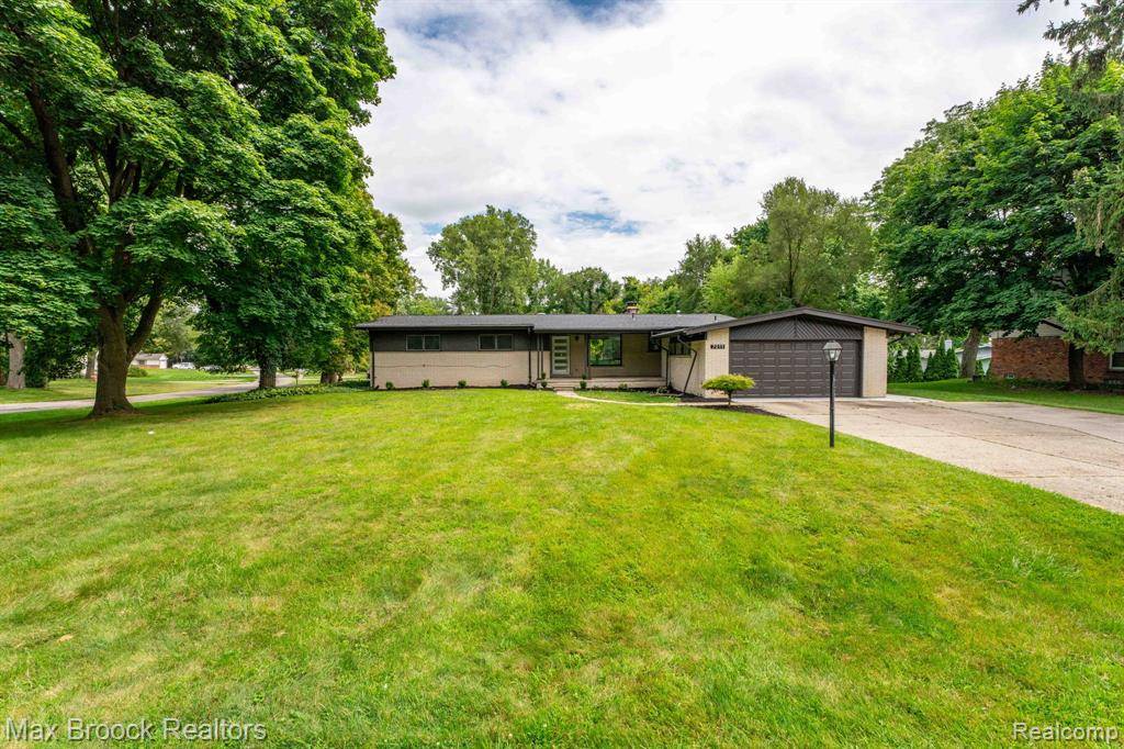 Bloomfield Hills, MI,7011 White Pine Drive