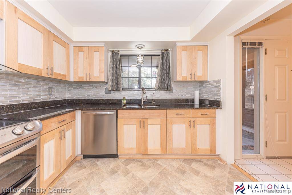 Farmington Hills, MI 48331,29705 Pine Ridge Circle