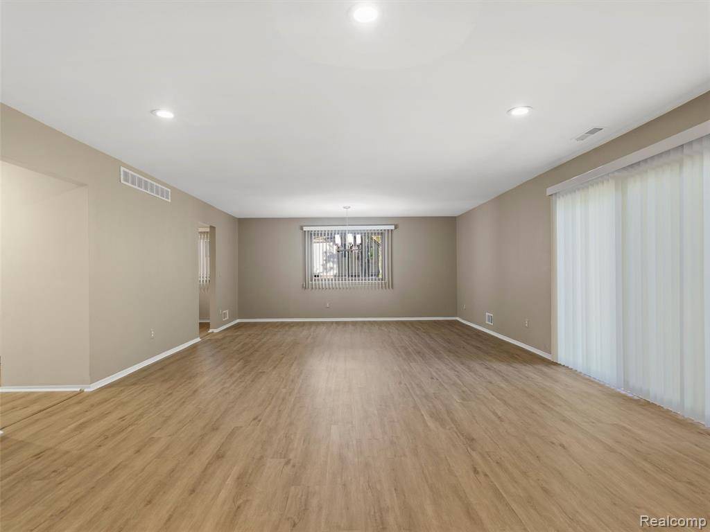 Southfield, MI 48034,26656 Farmbrook Villa Drive