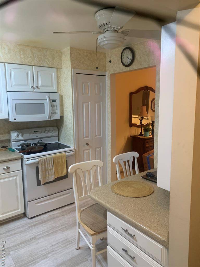 Farmington, MI 48336,30789 Shiawassee Road