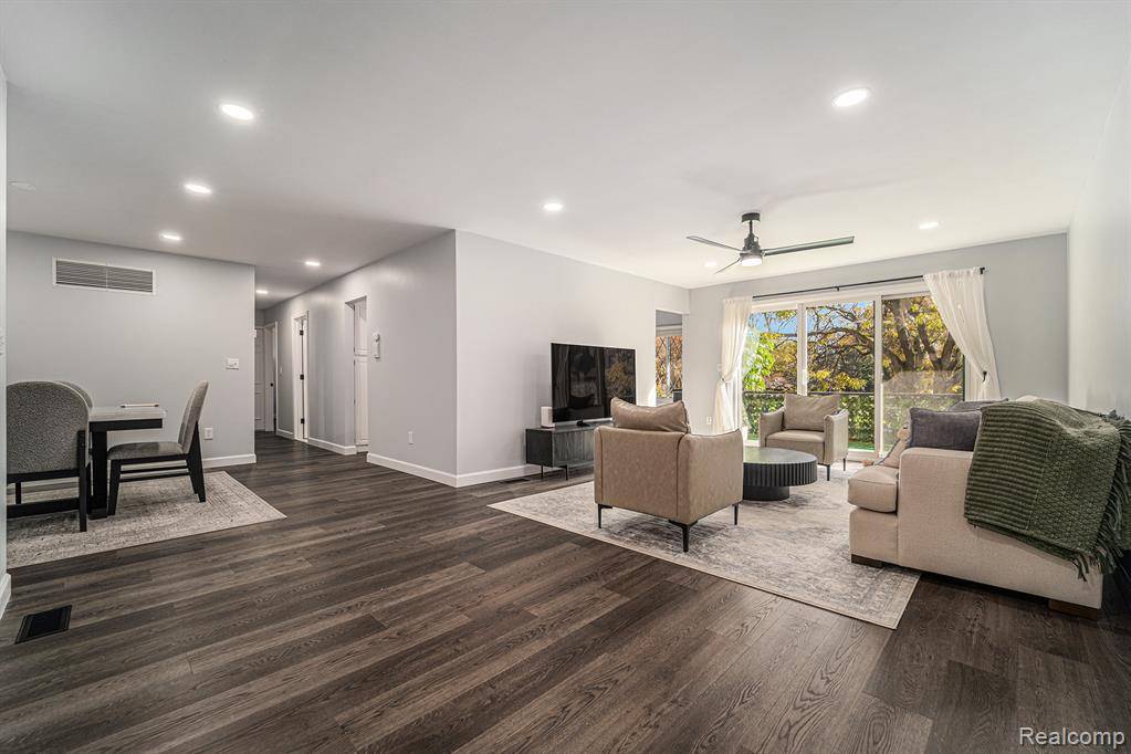 Bloomfield Hills, MI 48304,42160 Woodward Avenue