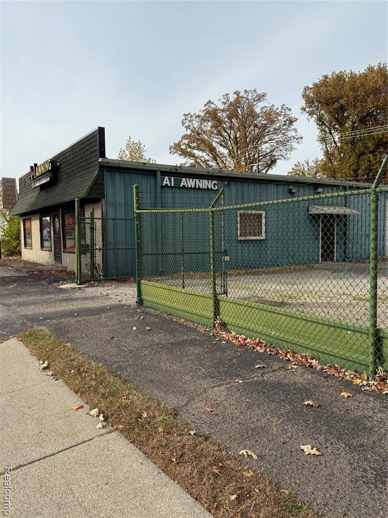 Westland, MI,27618 Warren Road