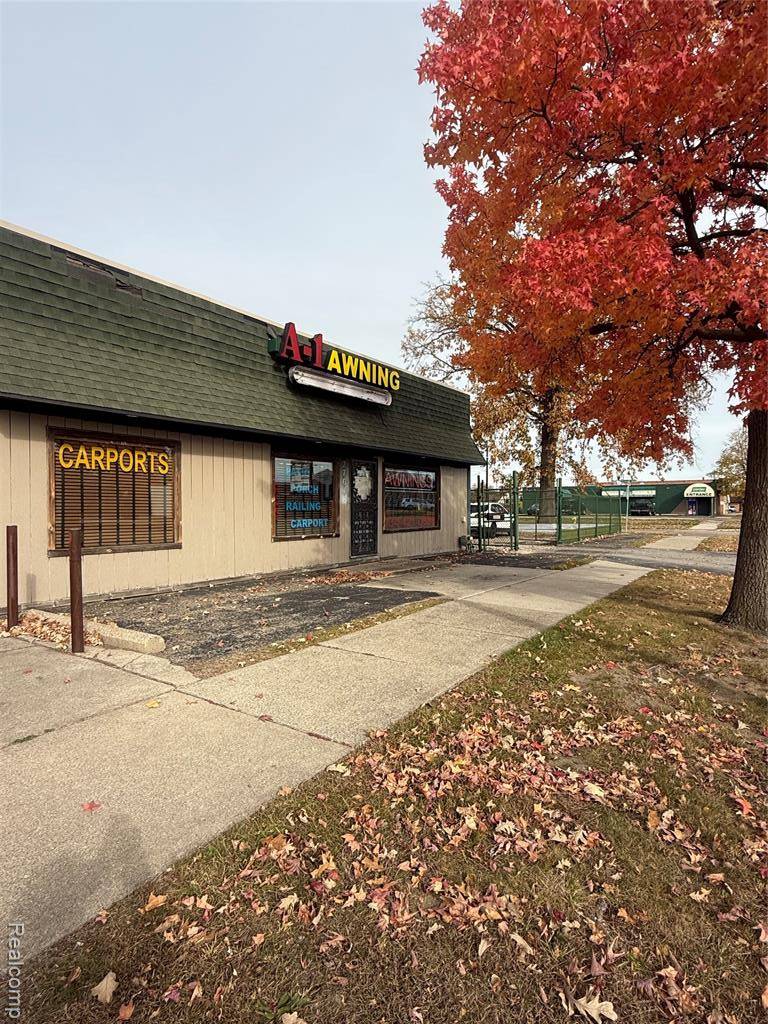 Westland, MI,27618 Warren Road