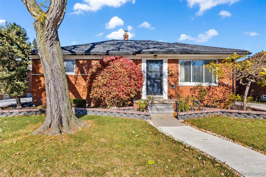 Saint Clair Shores, MI 48080,22417 Carolina Street