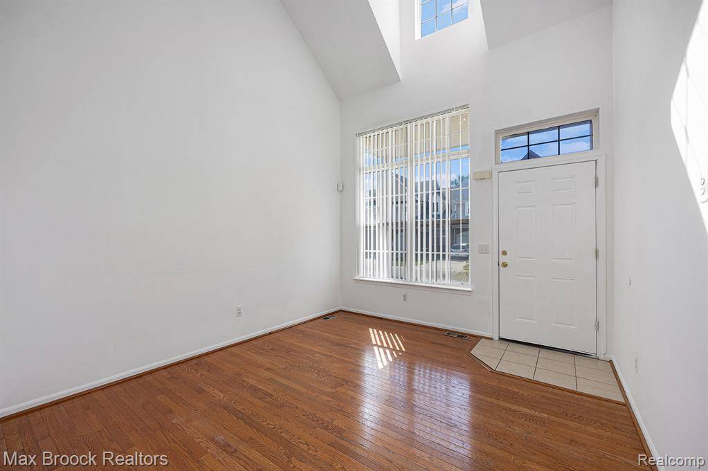 Shelby Twp, MI 48317,4899 Green Court