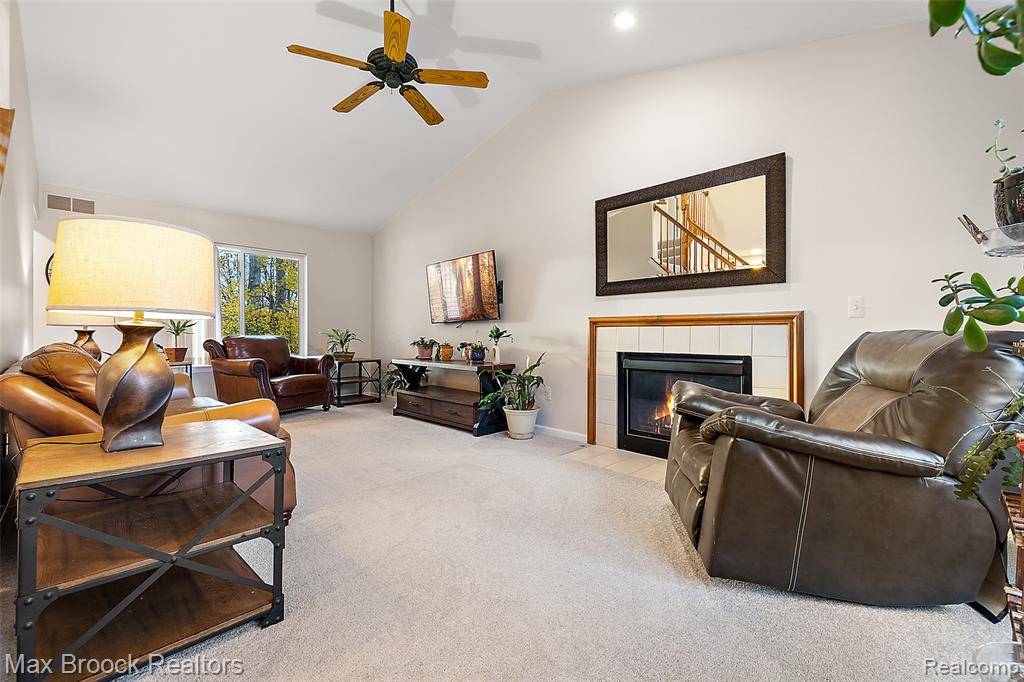 Waterford, MI 48327,437 Cove View Drive