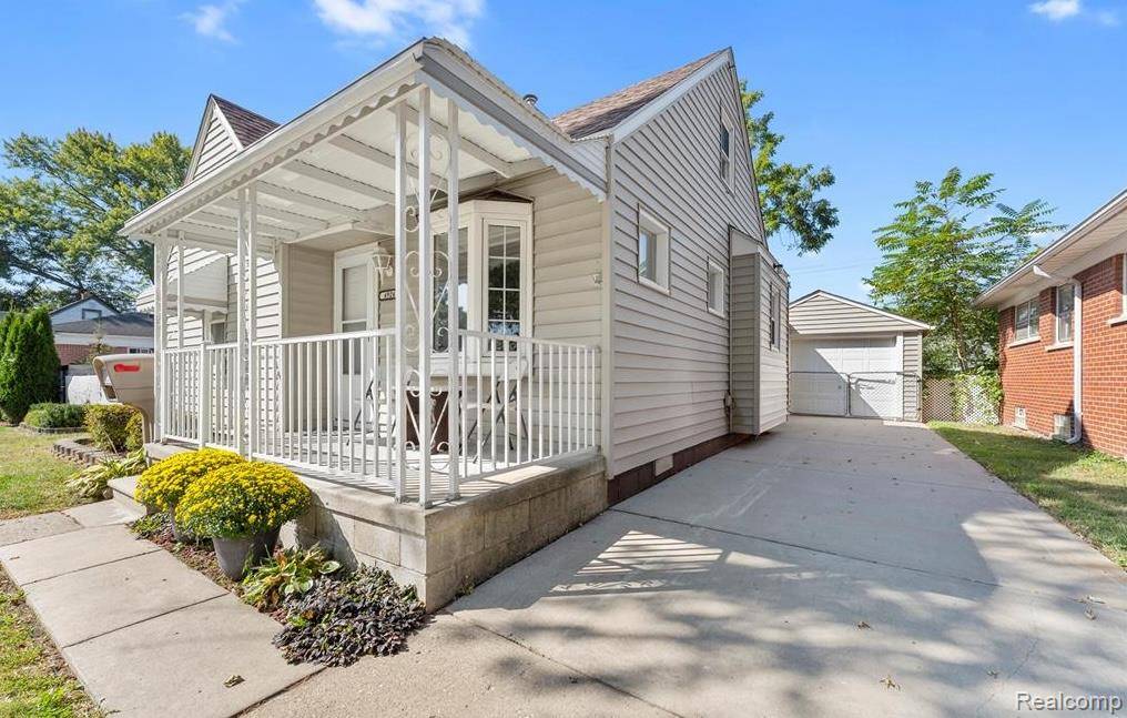 Dearborn Heights, MI 48125,4924 Huron Street