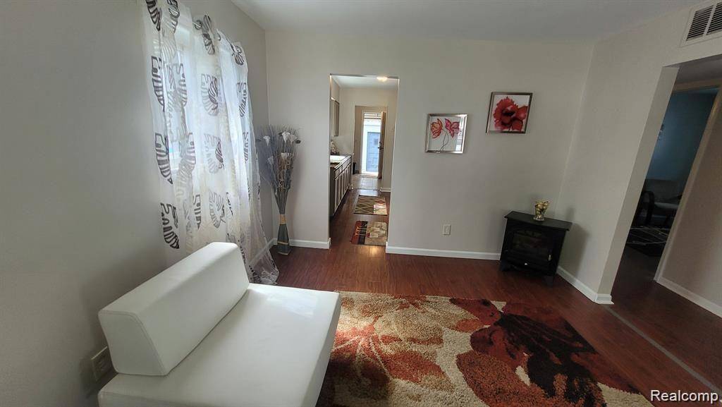 Hazel Park, MI 48030,606 E MILTON Avenue