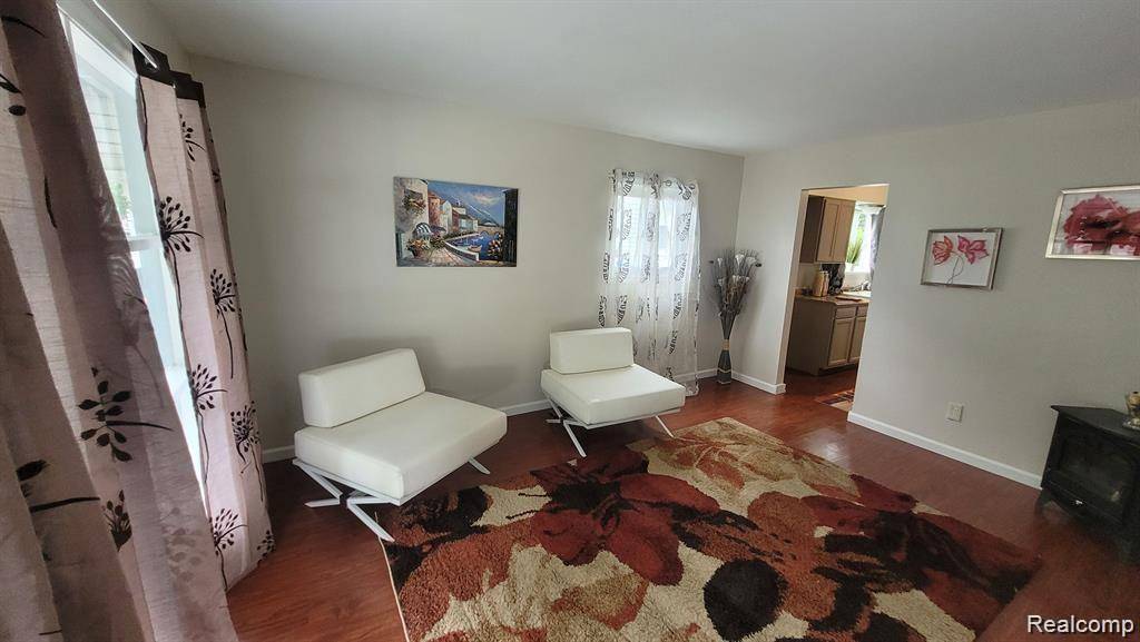 Hazel Park, MI 48030,606 E MILTON Avenue