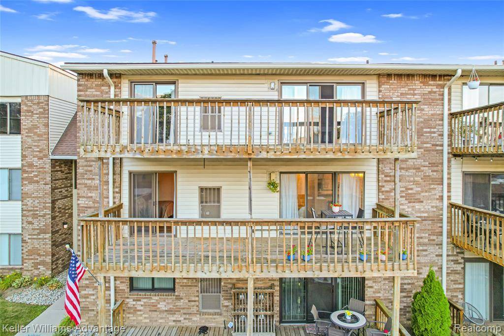 Walled Lake, MI 48390,855 S Pontiac Trail