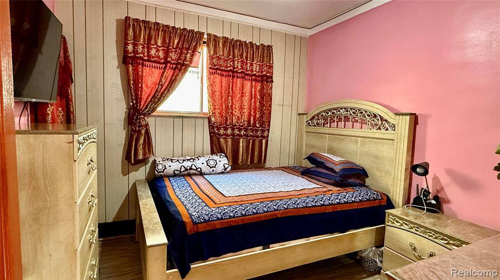 Hamtramck, MI 48212,2417 Casmere Street