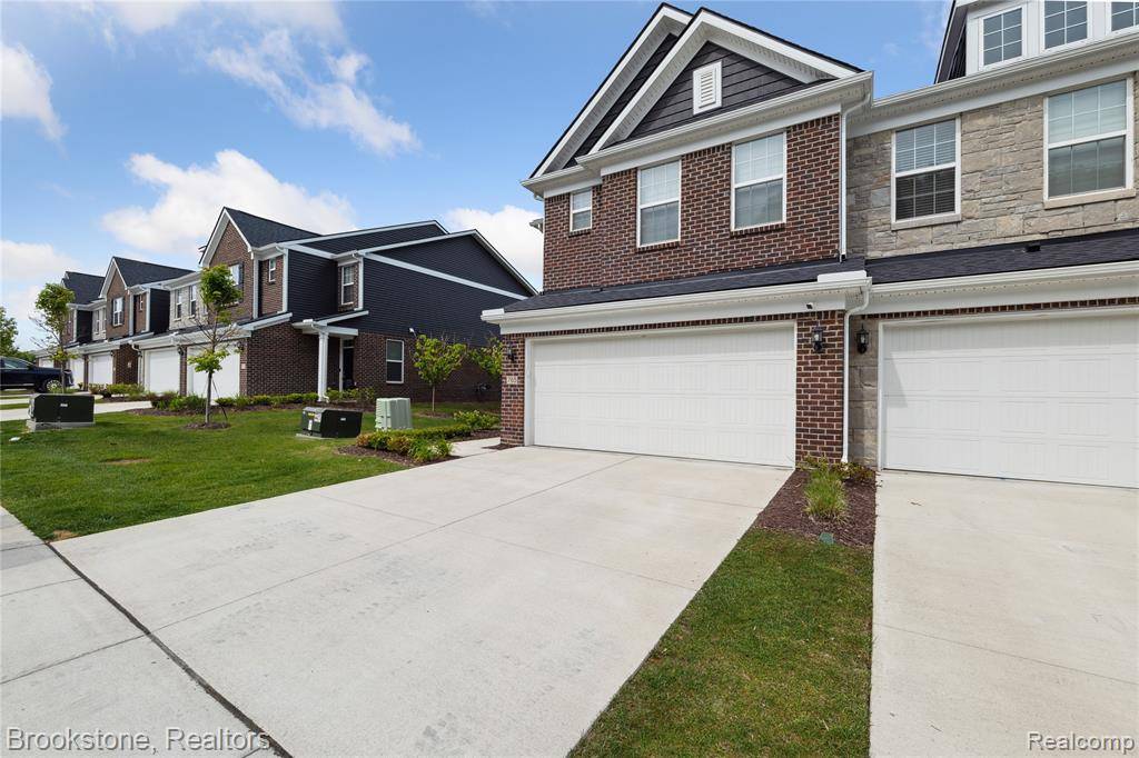 Rochester Hills, MI 48307,765 Hummingbird Drive