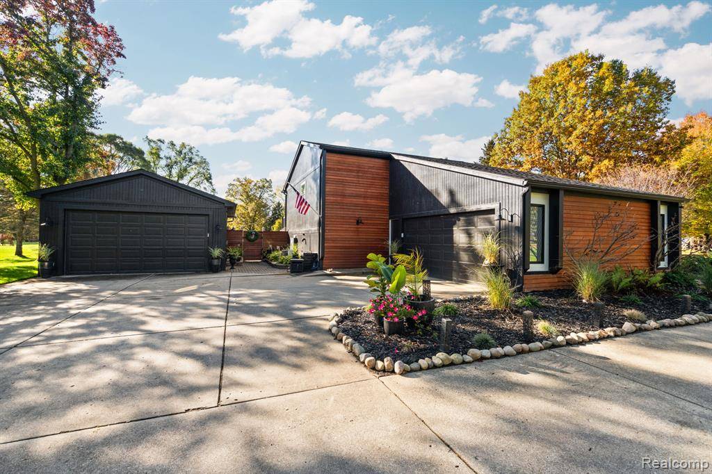 Milford, MI 48381,4301 Heatherwood Drive