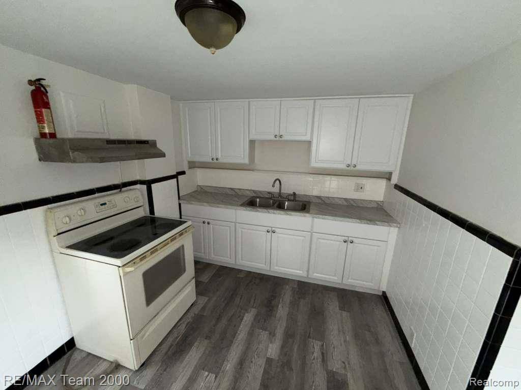 Ecorse, MI 48229,35 Knox Street