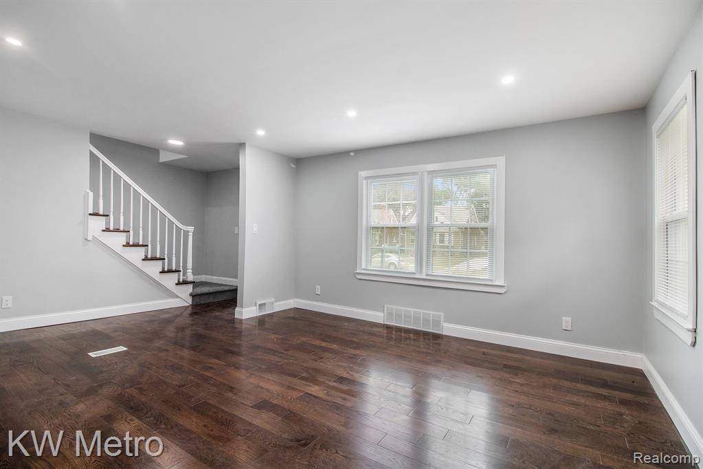 Detroit, MI 48235,18504 Sussex Street