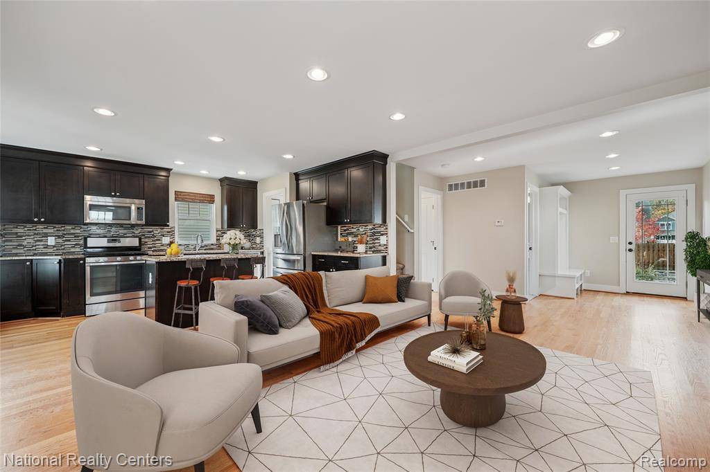 Royal Oak, MI 48067,221 N Altadena Avenue