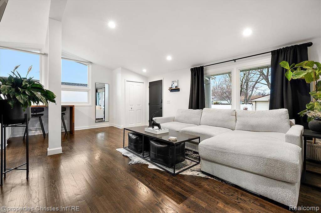 Royal Oak, MI 48073,2011 Nakota Road