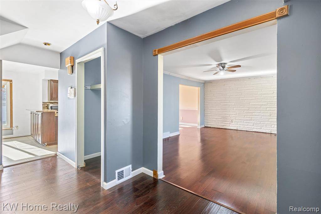 Farmington Hills, MI 48336,28931 W 11 Mile Road