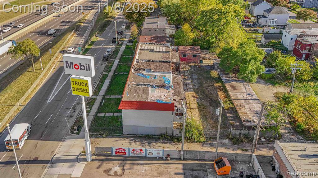 Detroit, MI 48211,7579 Chrysler