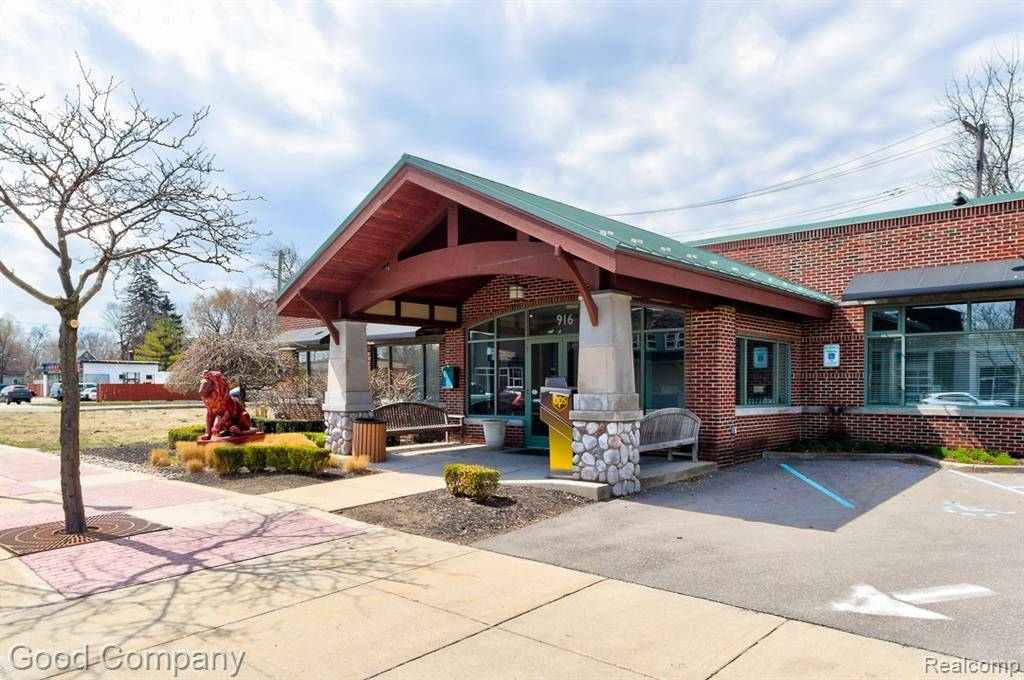 Royal Oak, MI 48067,916 S Main Street