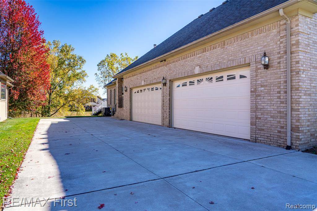 Shelby Twp, MI 48315,47368 Dove Court