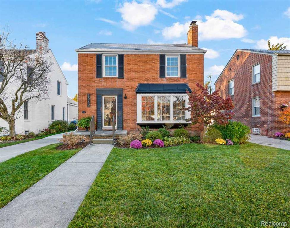 Grosse Pointe Woods, MI 48236,2049 Norwood Drive
