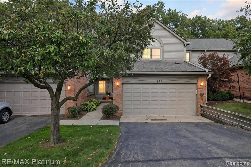 Brighton, MI 48116,852 Woodridge Hills Drive