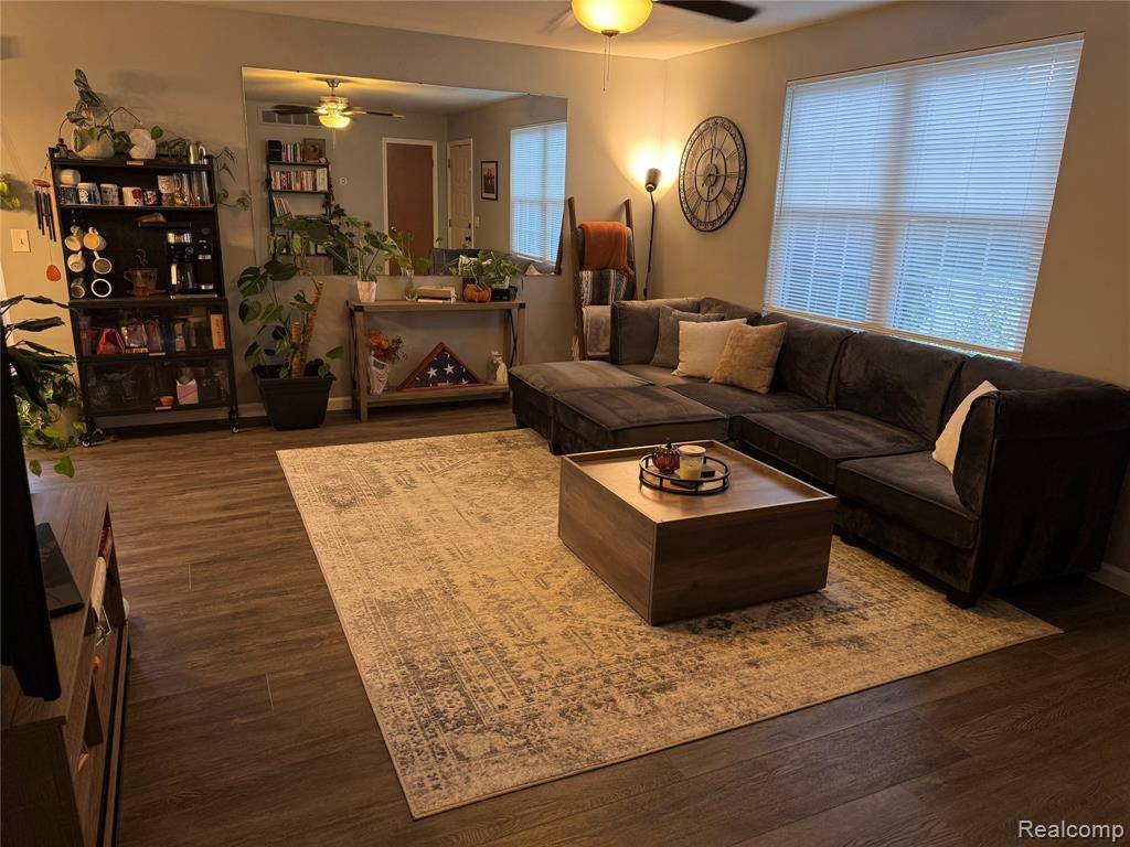 Clinton Twp, MI 48038,15870 Charleston Drive