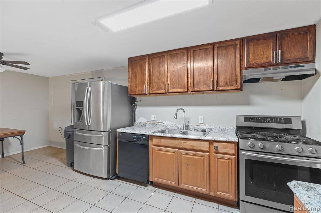 Romulus, MI 48174,9274 Chamberlain Street