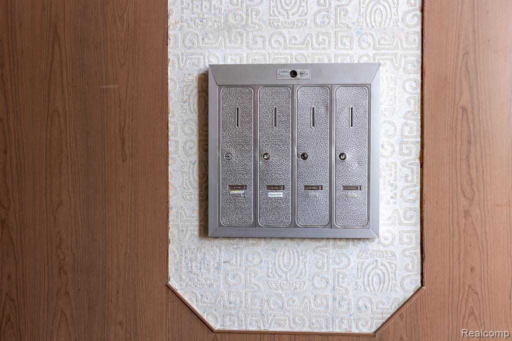 Bloomfield Hills, MI,4047 W MAPLE Road