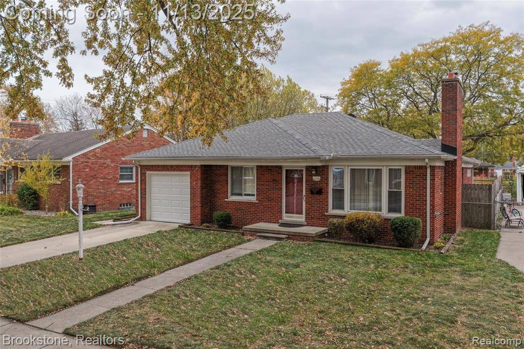 Saint Clair Shores, MI 48080,22130 MAUER Street