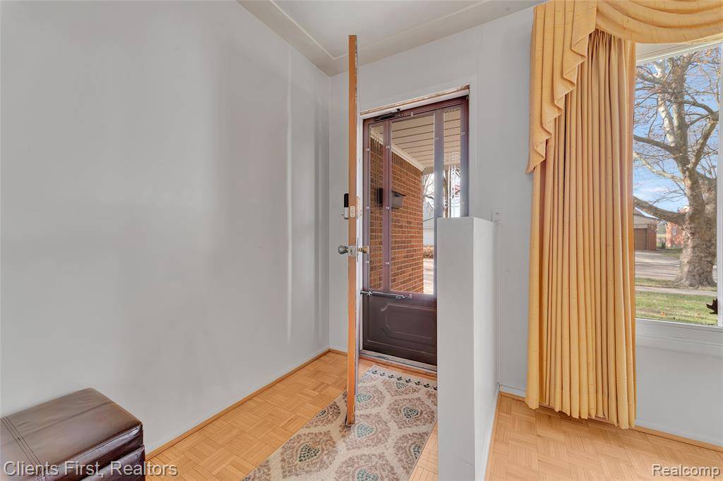 Livonia, MI 48152,17586 Hillcrest Street