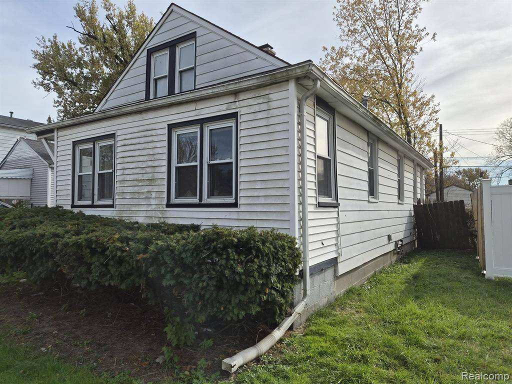 Warren, MI 48091,7092 Meadow Avenue