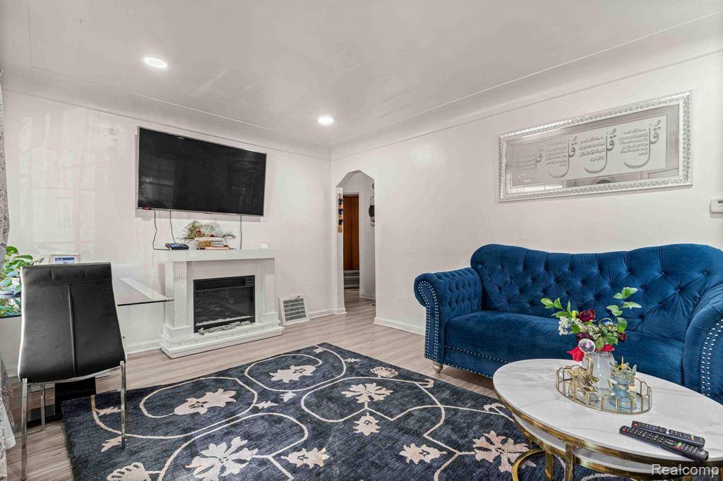 Dearborn Heights, MI 48125,4155 Syracuse Street