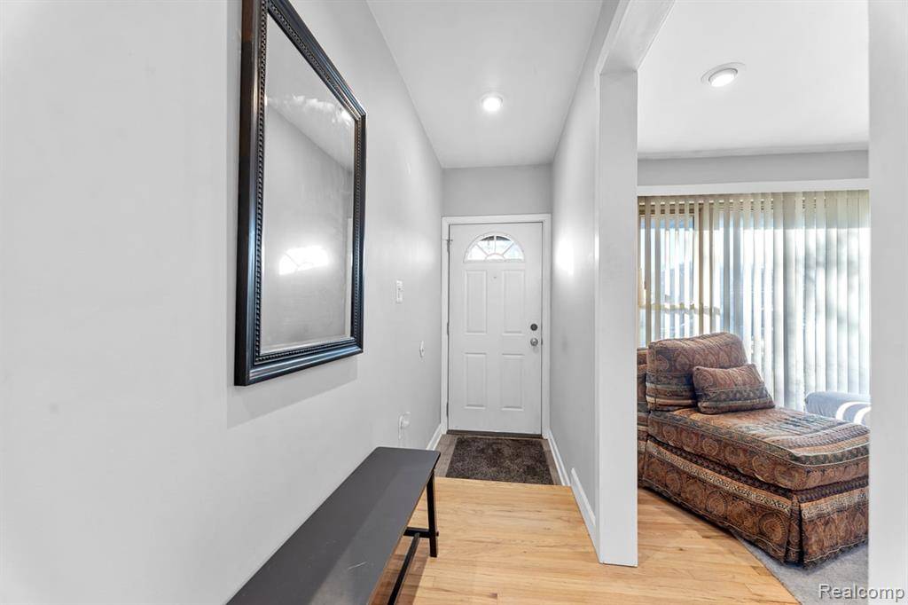 Livonia, MI 48154,14836 Gary Lane