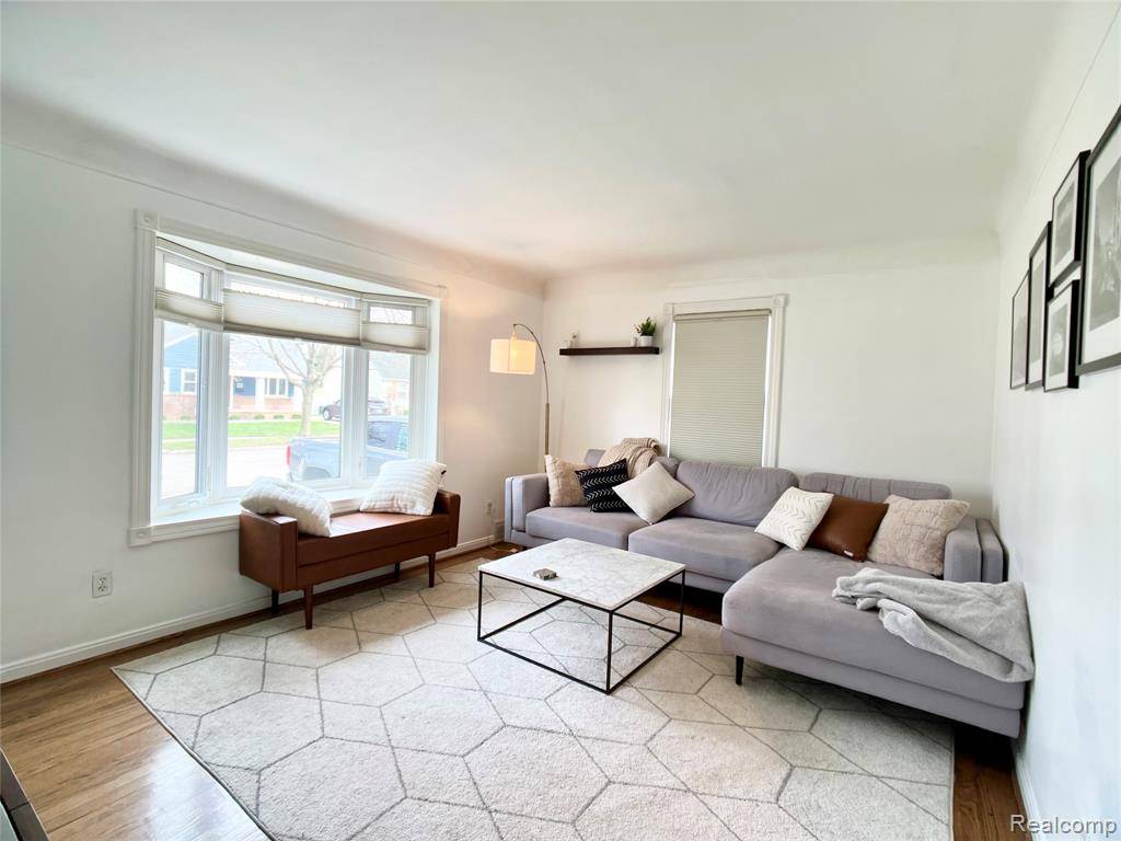 Royal Oak, MI 48067,421 N Edgeworth Avenue