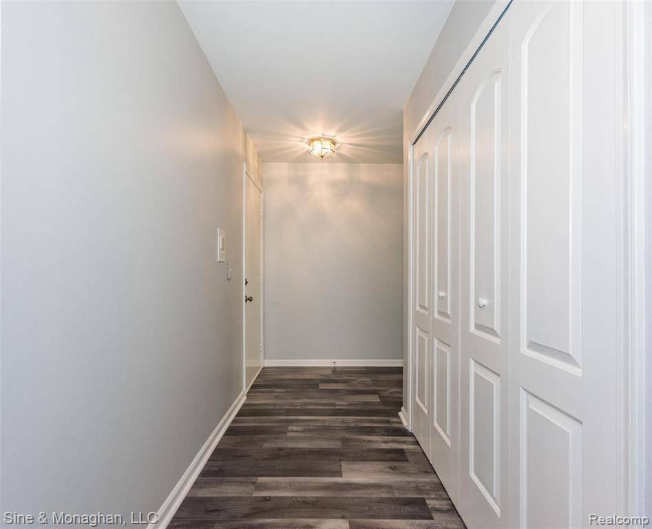 Bloomfield Hills, MI 48302,2442 Mulberry Square